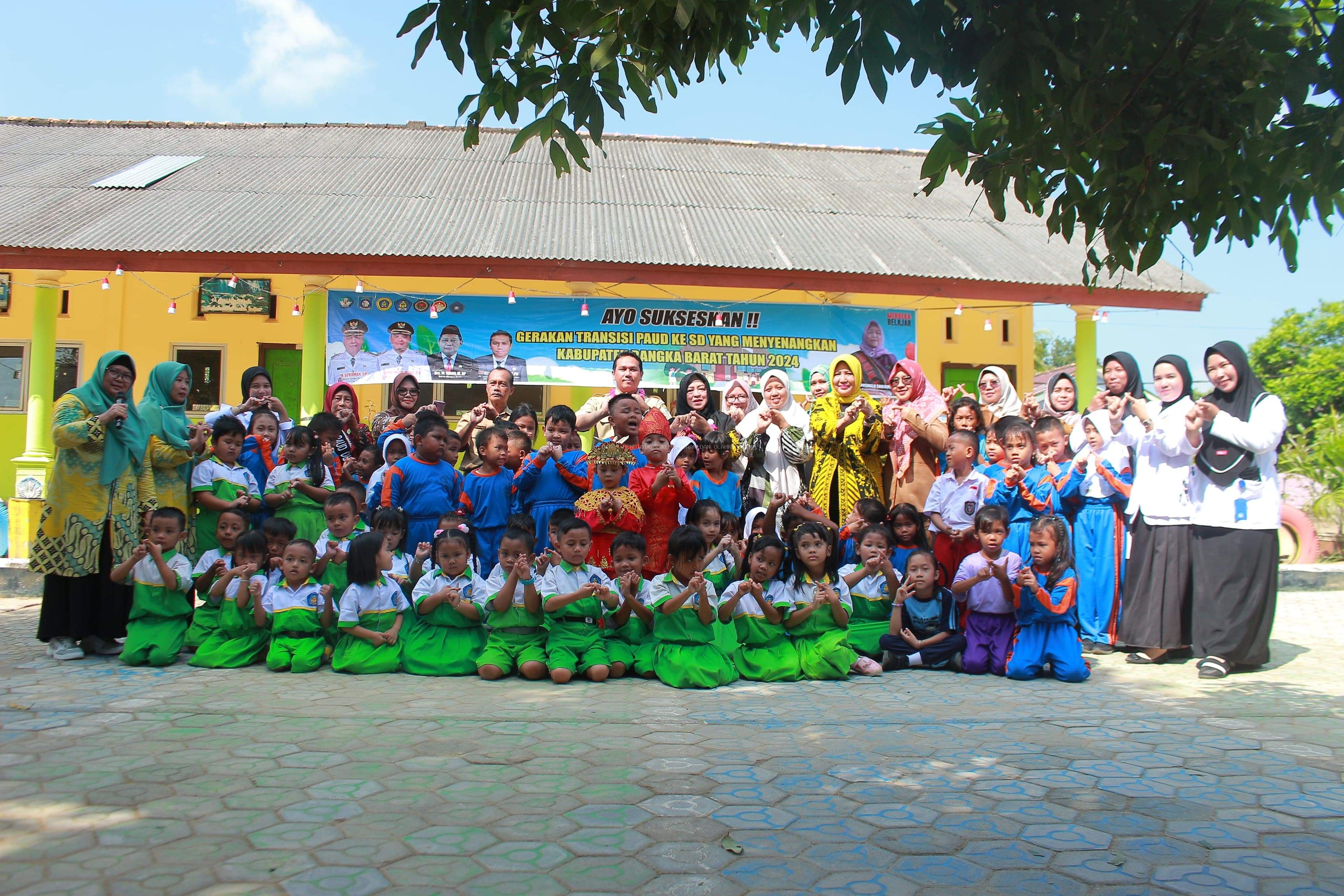 Bunda PAUD dan Plt. Kadisdikpora Bangka Barat Tinjau MPLS di SD Negeri 4 Tempilang