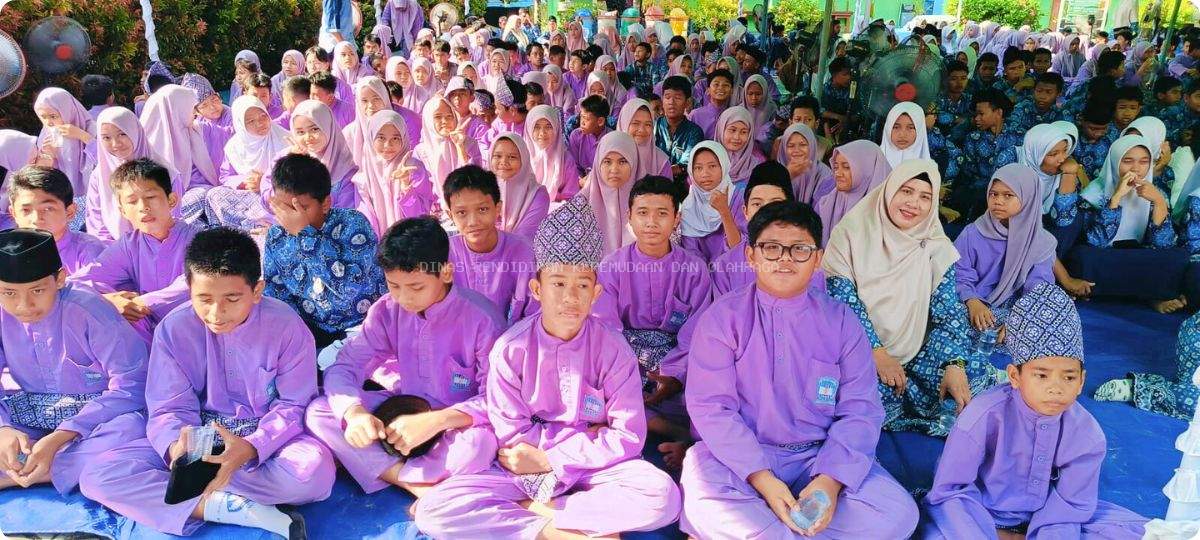 SMPN 3 Mentok Gelar Khatam Al-Quran Meriah, Warisi Budaya Nganggung dalam Semarak HUT ke-32