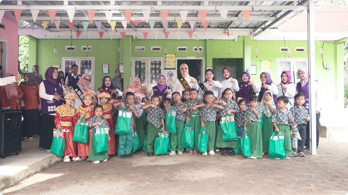 Ketua Bunda PAUD Babel Kunjungi PAUD dan Posyandu Flamboyan Buyan Kelumbi, Dorong Pendidikan Anak dan Penguatan 6 SPM